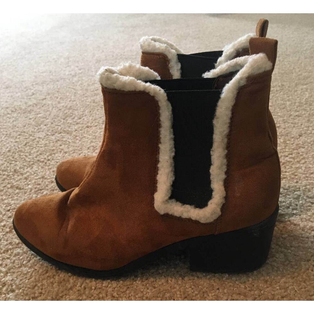 Warm and Cute Modern Rush Size 7 Pull On Bootie With 2' heel